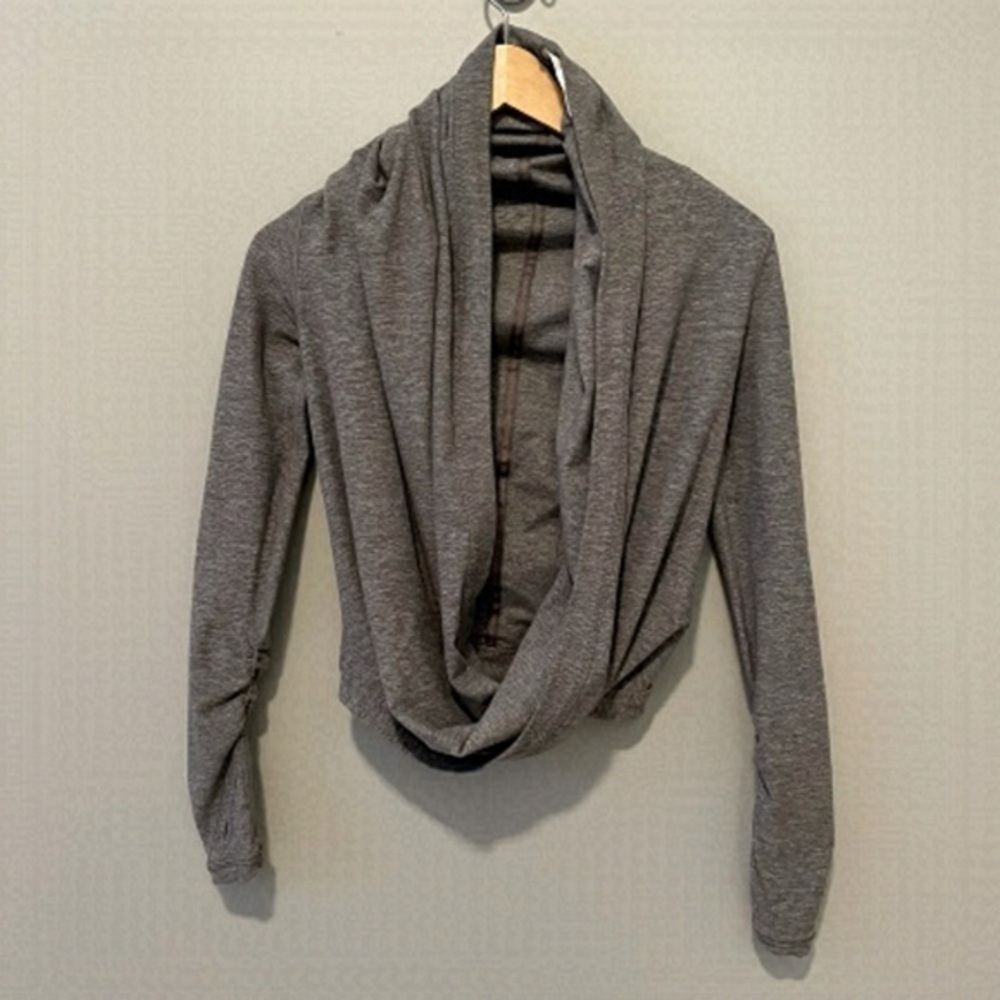 𝅺ivivva Lululemon Shrug